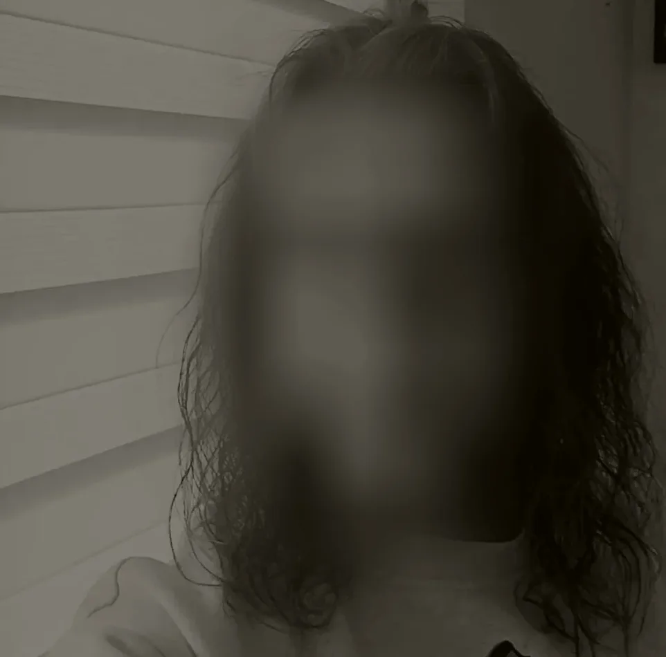 Fiona, 33
