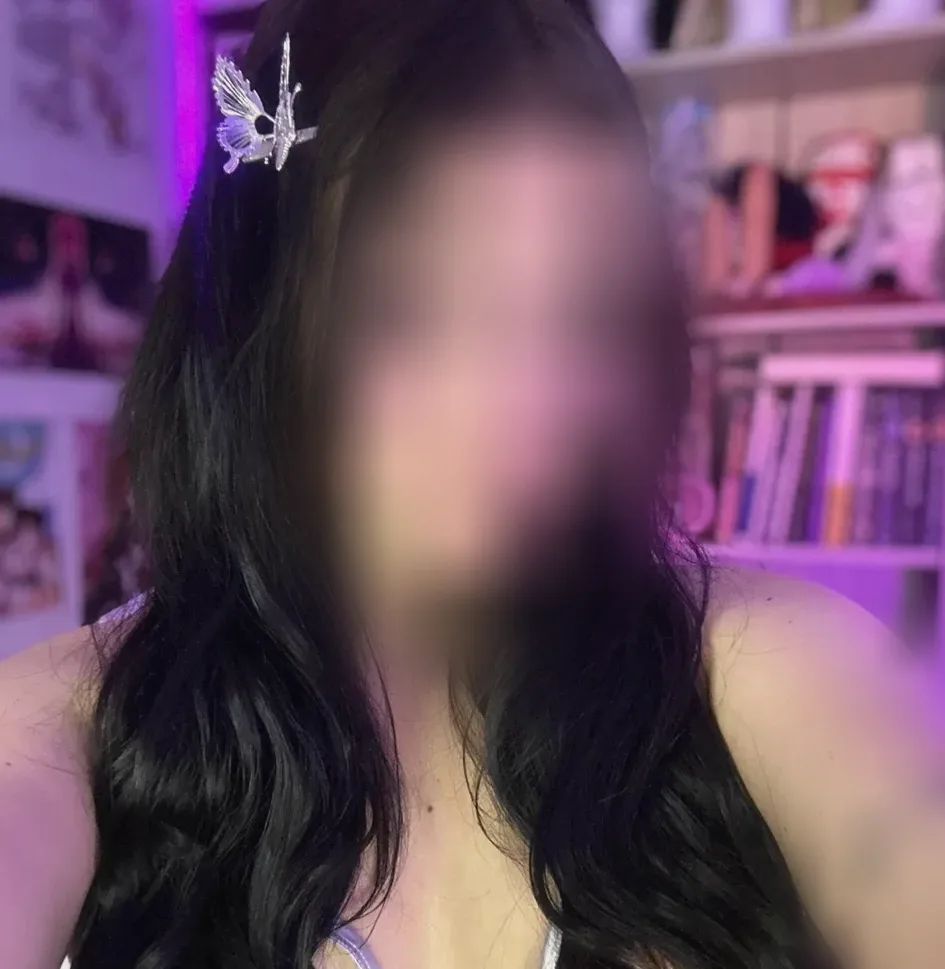 Julia, 26